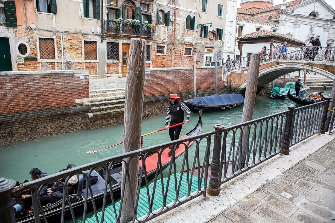 Pink House In Venice City Center Apartment Exterior photo